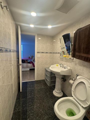 2020 NE 135th St 811, North Miami, FL 33181