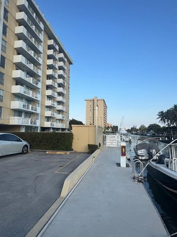 2020 NE 135th St 811, North Miami, FL 33181