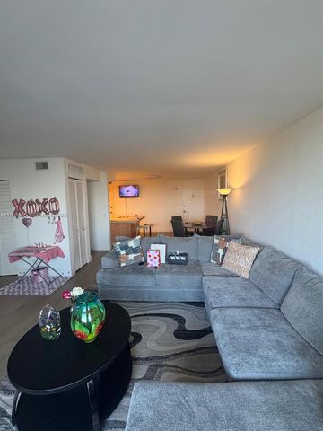 2020 NE 135th St 811, North Miami, FL 33181