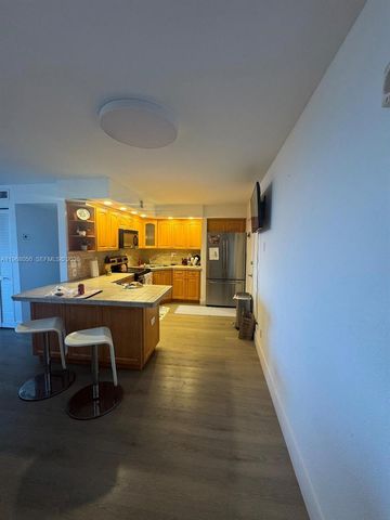 2020 NE 135th St 811, North Miami, FL 33181