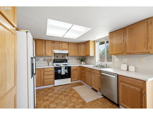 3843 SOUZA St, Eugene, OR 97402