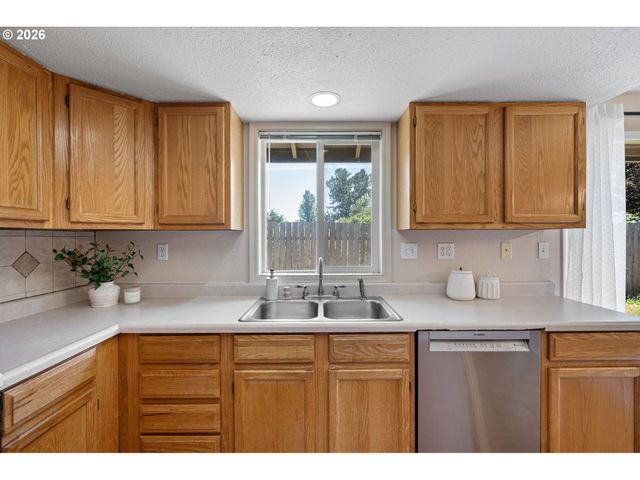3843 SOUZA St, Eugene, OR 97402