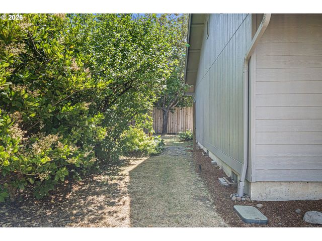 3843 SOUZA St, Eugene, OR 97402