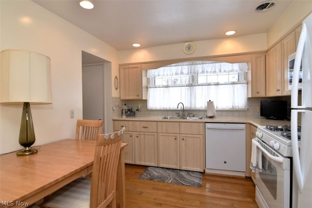 15991 Henley Road, Cleveland, OH 44112