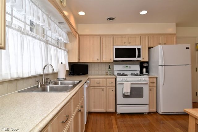 15991 Henley Road, Cleveland, OH 44112