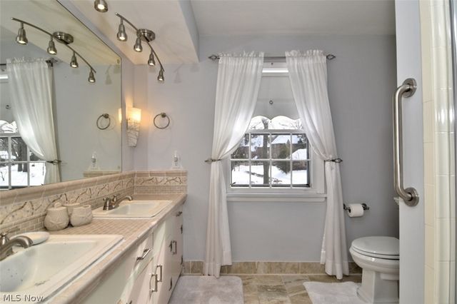 15991 Henley Road, Cleveland, OH 44112