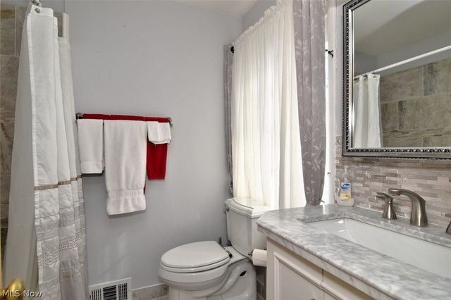 15991 Henley Road, Cleveland, OH 44112