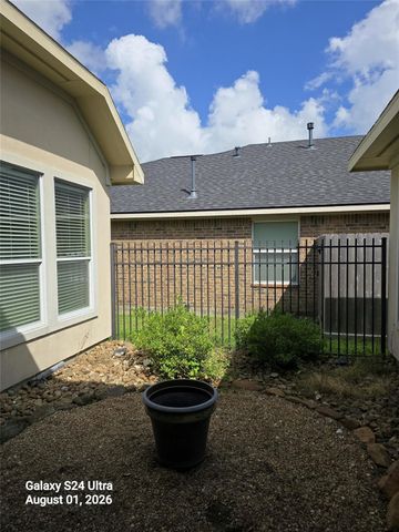 5031 Gulf Stream Lane, Bacliff, TX 77518