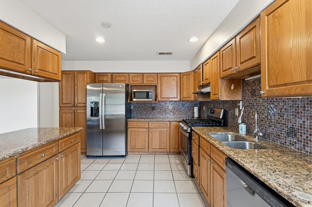 3301 May Circle SE, Rio Rancho, NM 87124