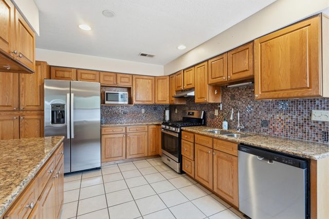 3301 May Circle SE, Rio Rancho, NM 87124
