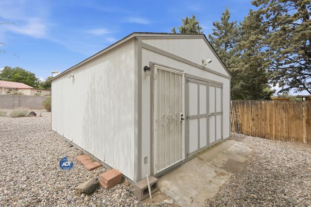 3301 May Circle SE, Rio Rancho, NM 87124