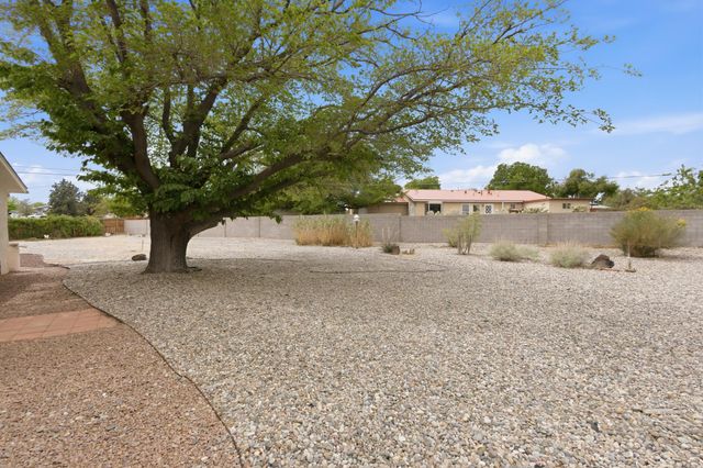 3301 May Circle SE, Rio Rancho, NM 87124