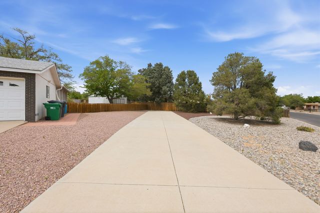 3301 May Circle SE, Rio Rancho, NM 87124