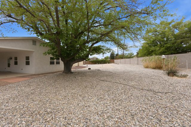 3301 May Circle SE, Rio Rancho, NM 87124