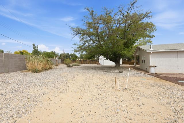 3301 May Circle SE, Rio Rancho, NM 87124
