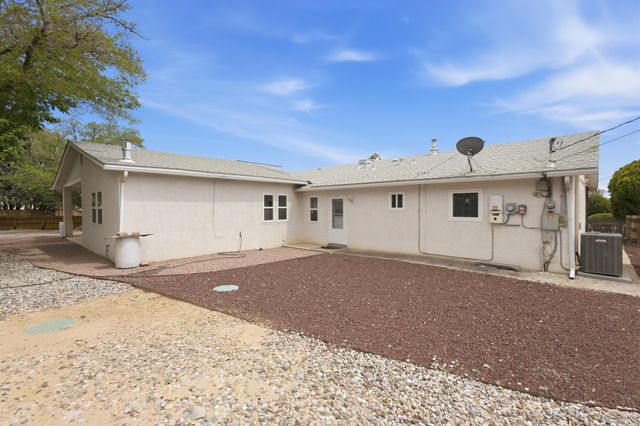 3301 May Circle SE, Rio Rancho, NM 87124