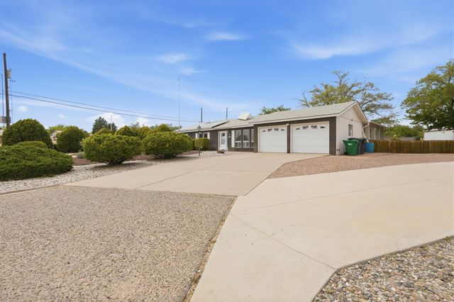 3301 May Circle SE, Rio Rancho, NM 87124