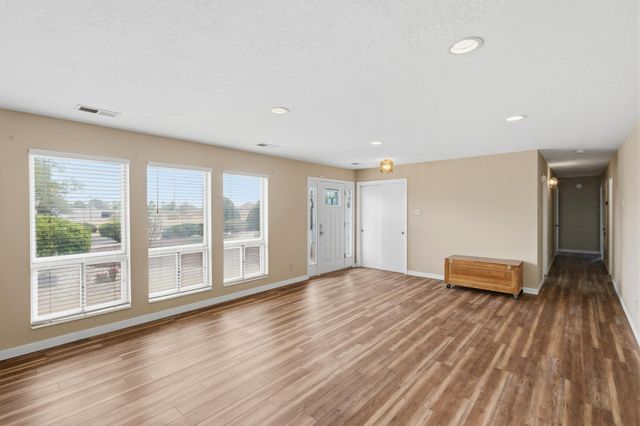 3301 May Circle SE, Rio Rancho, NM 87124
