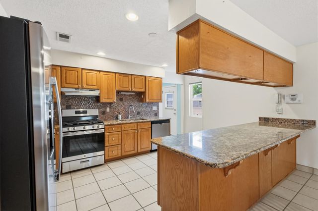 3301 May Circle SE, Rio Rancho, NM 87124