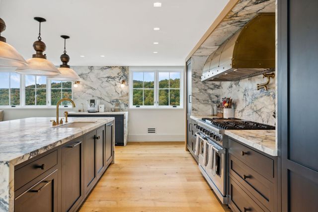 3147 Mount Hunger Road, Barnard, VT 05091