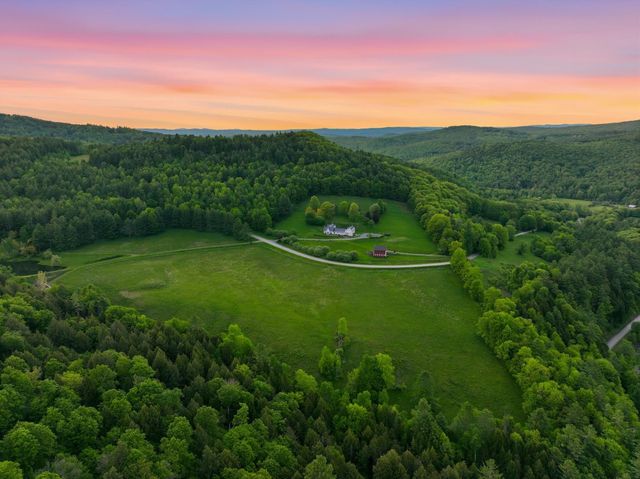3147 Mount Hunger Road, Barnard, VT 05091