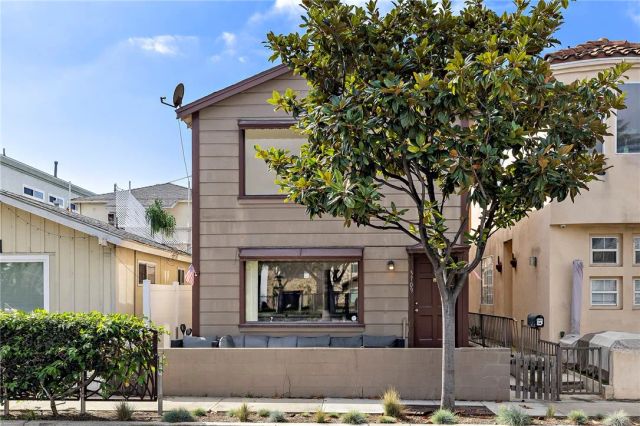 3709 W Balboa, Newport Beach, CA 92663