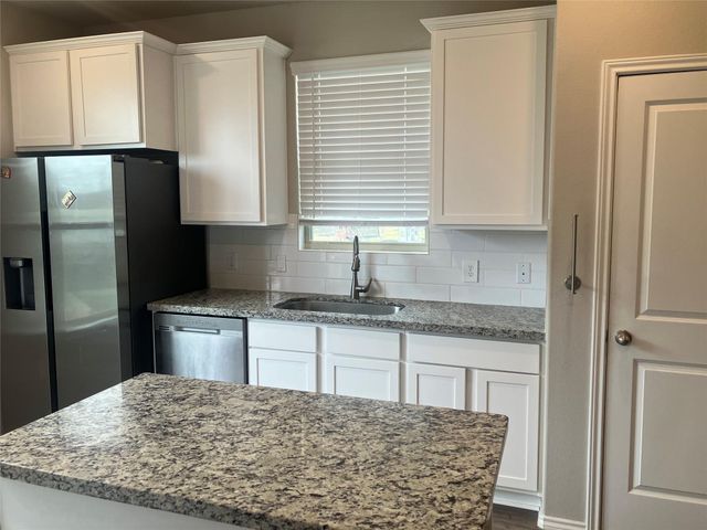 10669 N Lake Road, Montgomery, TX 77316