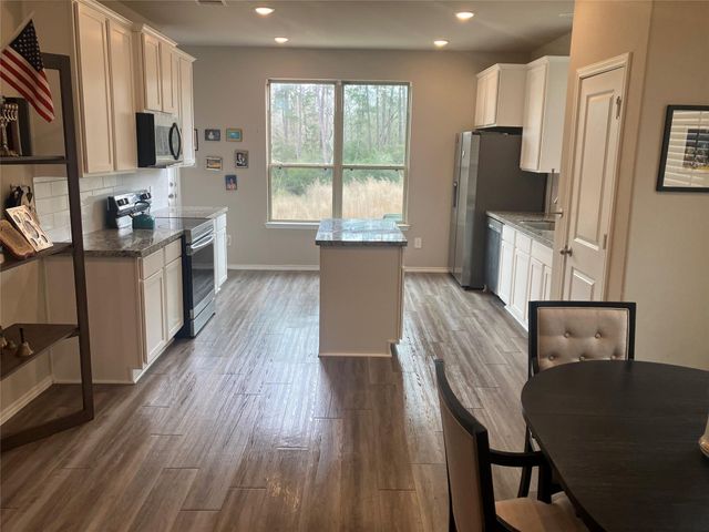 10669 N Lake Road, Montgomery, TX 77316