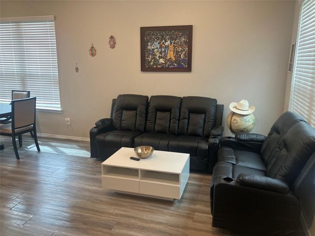 10669 N Lake Road, Montgomery, TX 77316