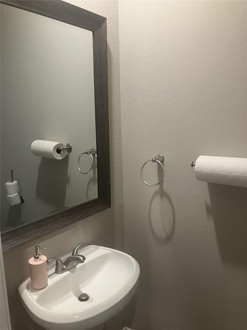 10669 N Lake Road, Montgomery, TX 77316