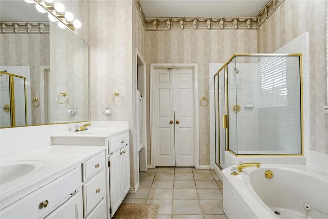 1620 Oak Creek Drive, Hurst, TX 76054