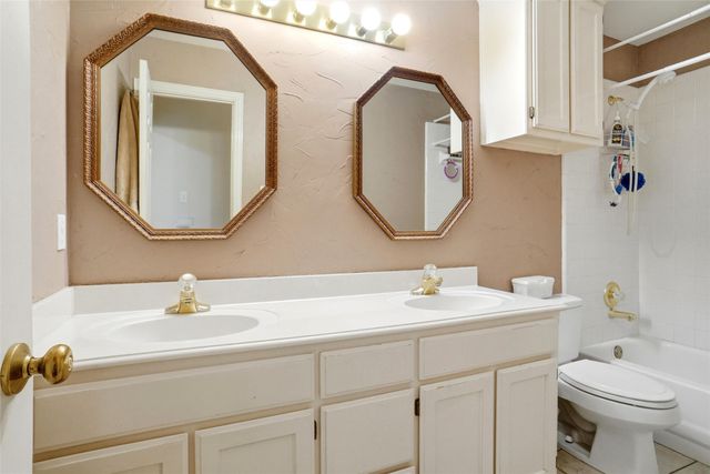 1620 Oak Creek Drive, Hurst, TX 76054