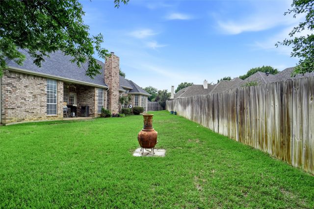 1620 Oak Creek Drive, Hurst, TX 76054