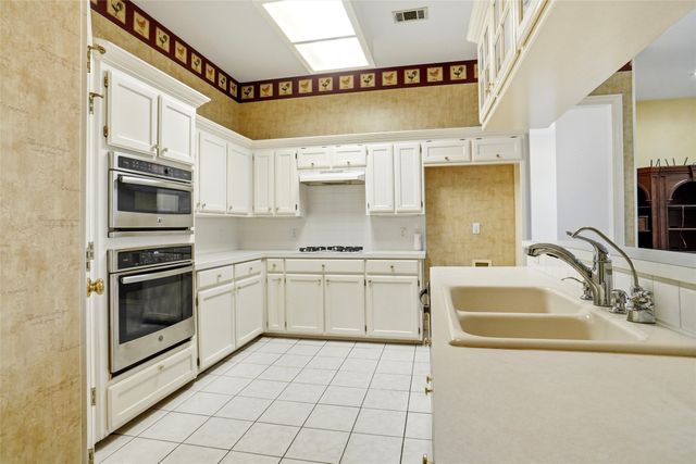 1620 Oak Creek Drive, Hurst, TX 76054