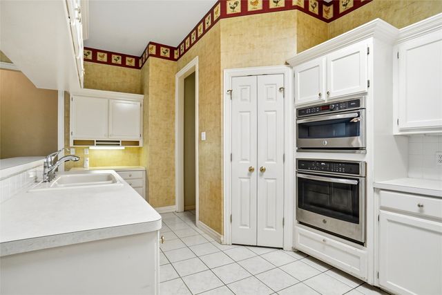 1620 Oak Creek Drive, Hurst, TX 76054
