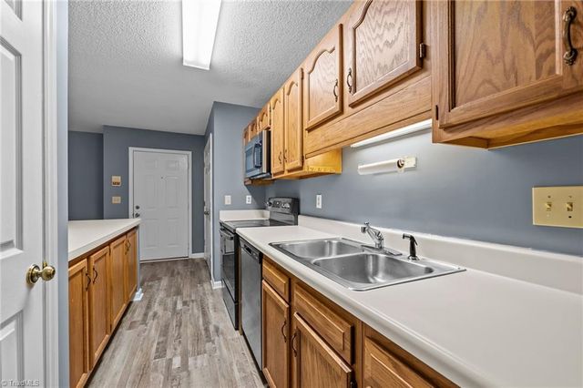 5928 Friendly Avenue C, Greensboro, NC 27410