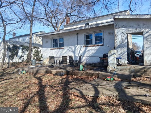 1018 W BROWNING RD, Bellmawr, NJ 08031