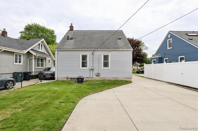 312 S Edgeworth Avenue, Royal Oak, MI 48067