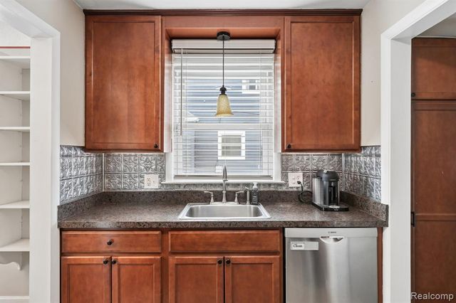 312 S Edgeworth Avenue, Royal Oak, MI 48067
