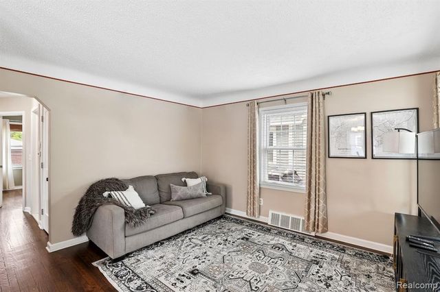 312 S Edgeworth Avenue, Royal Oak, MI 48067