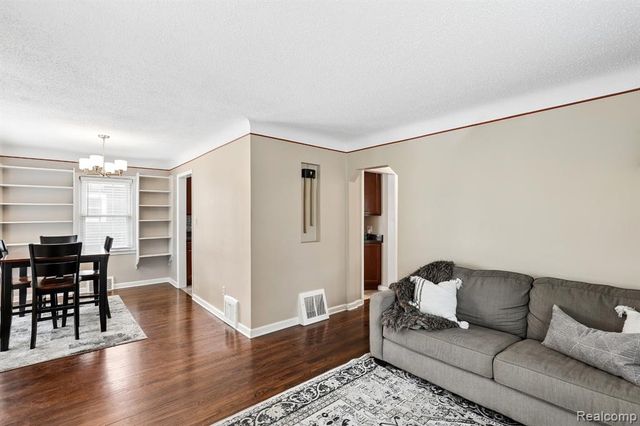 312 S Edgeworth Avenue, Royal Oak, MI 48067