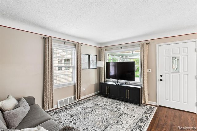 312 S Edgeworth Avenue, Royal Oak, MI 48067