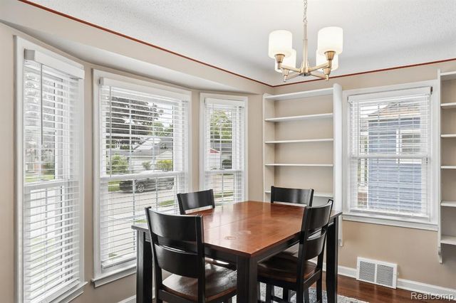 312 S Edgeworth Avenue, Royal Oak, MI 48067