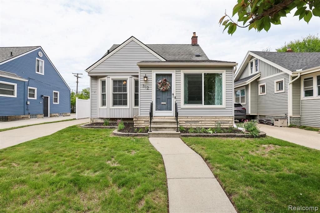 312 S Edgeworth Avenue, Royal Oak, MI 48067