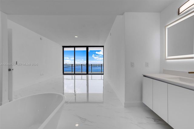 700 NE 24th St 4702, Miami, FL 33137
