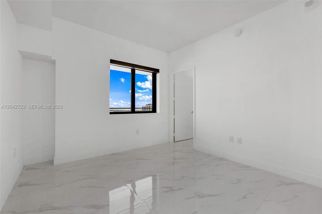 700 NE 24th St 4702, Miami, FL 33137