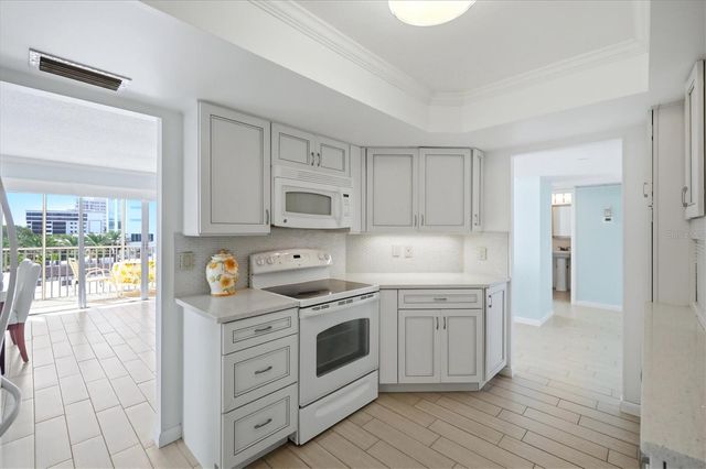 800 BENJAMIN FRANKLIN DRIVE 501, Sarasota, FL 34236