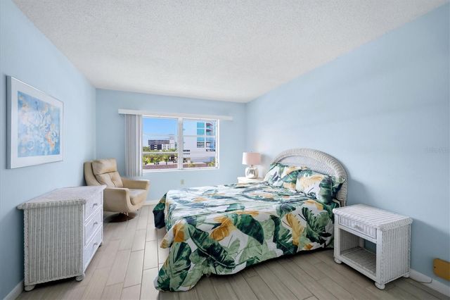 800 BENJAMIN FRANKLIN DRIVE 501, Sarasota, FL 34236