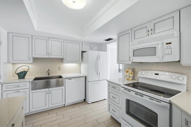 800 BENJAMIN FRANKLIN DRIVE 501, Sarasota, FL 34236