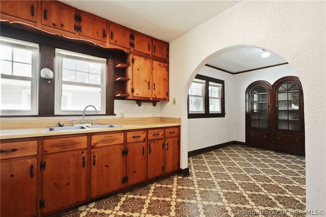 825 Morningside Drive, Jeffersonville, IN 47130